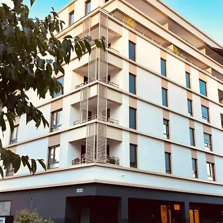 6th Floor With Terrace *